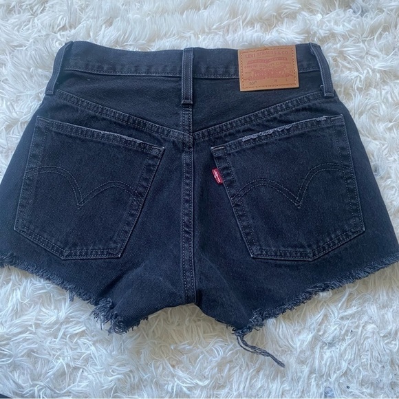 Levi’s 501 Original Short in Stowaway - Picture 5 of 10